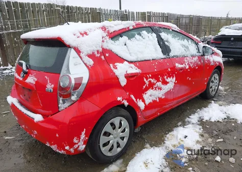 2012 Toyota Prius C Three из США, поврежденный, VIN JTDKDTB38C1504641